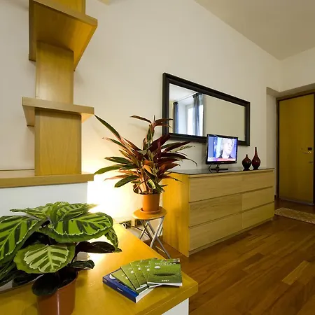 Corner House * Rome
